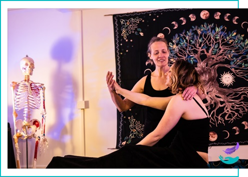 Massage-sensitif-dans-l'aube